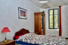 Large 3-Bed apartment in medieval quarter of SAUVE